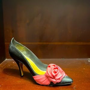 Just The Right Shoe by Raine- Beverly Feldman Design- EUC